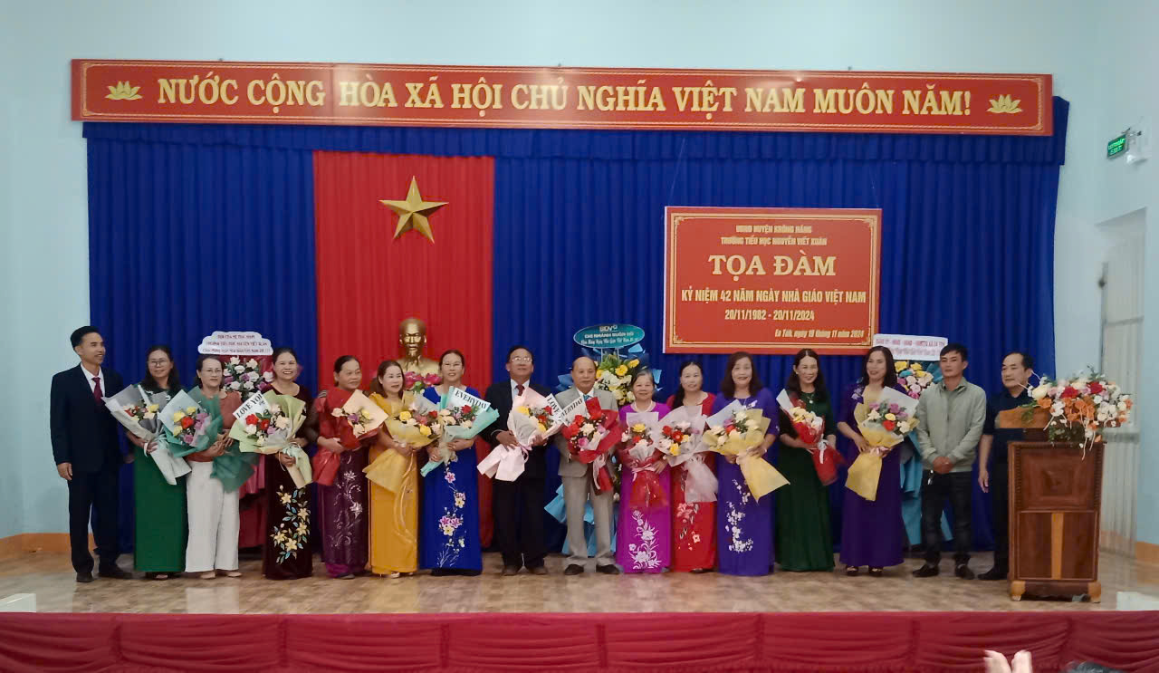 KỶ NIỆM 42 NĂM NGÀY NHÀ GIÁO VIỆT NAM